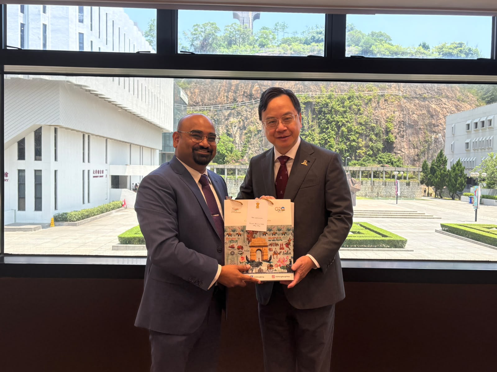 Consul General's meeting with officials of CUHK